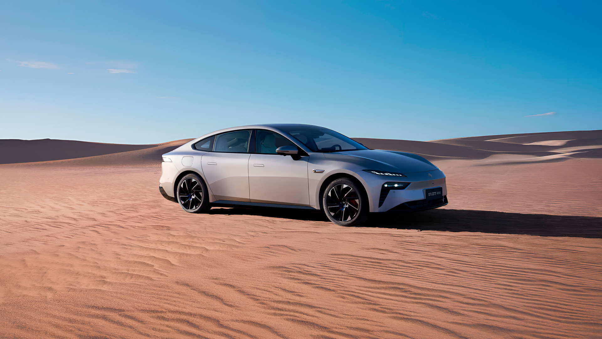 Гібридний автомобіль Dongfeng eπ007 DM